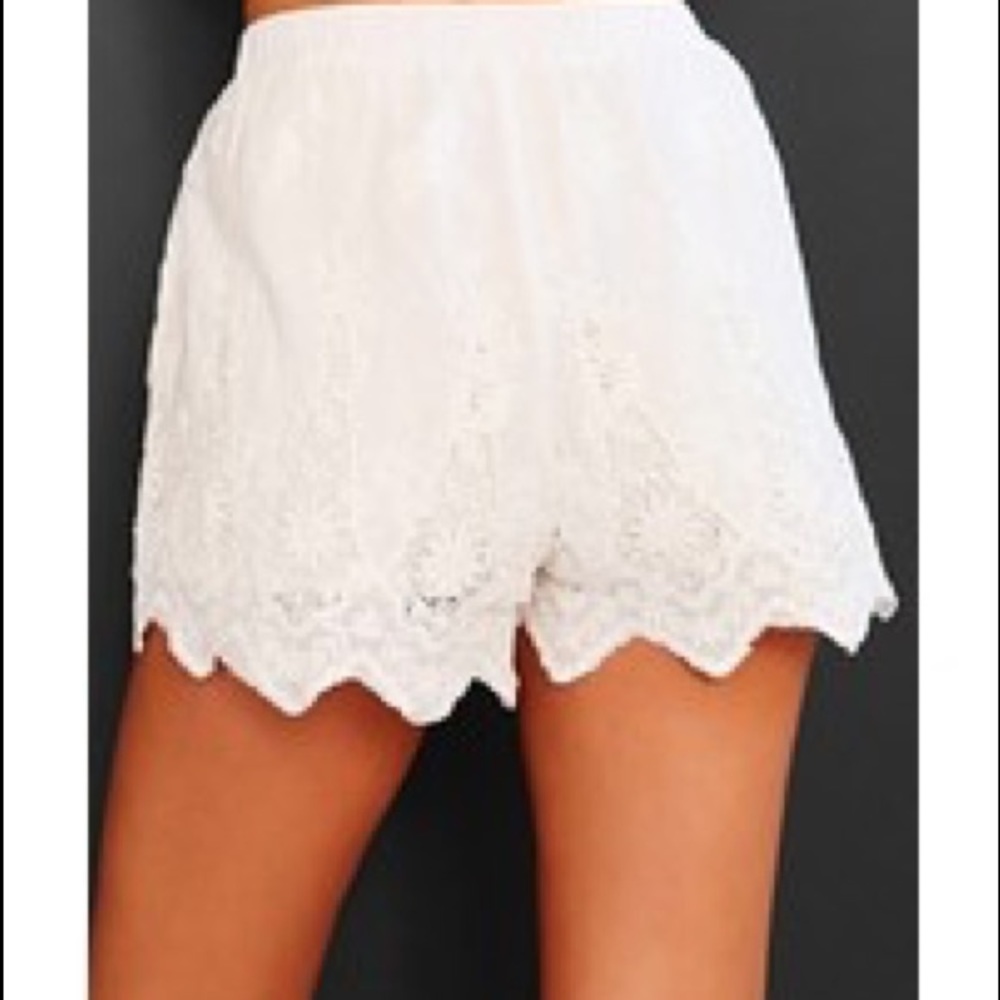 Urban Outfitters White Lace Bohemian Shorts KB - Picture 2 of 8